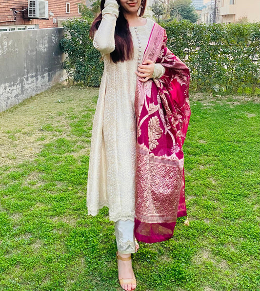 Ivory Royale – Embroidered Jacquard & Banarasi Dupatta 3-Piece Formal Suit