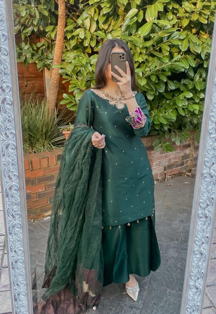 Emerald Green Rawsilk Set – Handwork Details & Crushed Dupatta